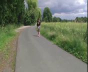 Любовник трахает сексуальную жену в лесу а муж на видео снимает